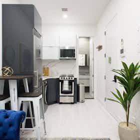 公寓 正在以 $3,800 的月租出租，其位于 New York City, E 78th St