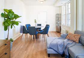 Отдельная комната сдается в аренду за 927 € в месяц в Oakland, Webster St