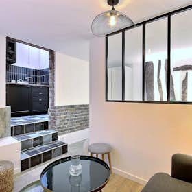 Studio for rent for €1,326 per month in Paris, Rue Caffarelli