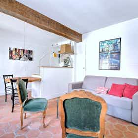 Apartment for rent for €1,696 per month in Paris, Rue d'Aboukir