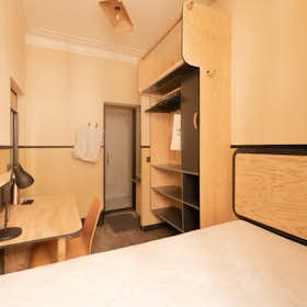 Private room for rent for €1,290 per month in Paris, Rue du Cambodge
