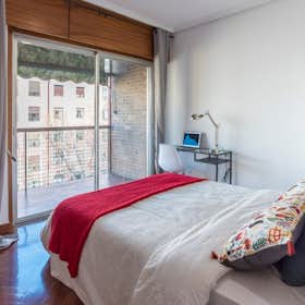 Private room for rent for €725 per month in Madrid, Avenida de Menéndez Pelayo