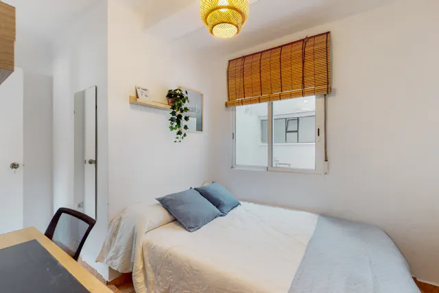 Private room in Carrer de Sant Joan de Déu, Valencia (1373609) room image 2