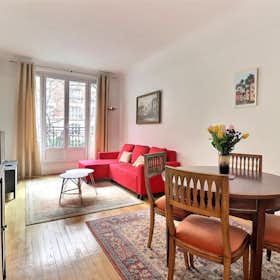 Apartment for rent for €2,810 per month in Paris, Boulevard Murat