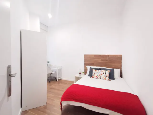 Private room in Calle de Valencia, Madrid (1374452) room image 1