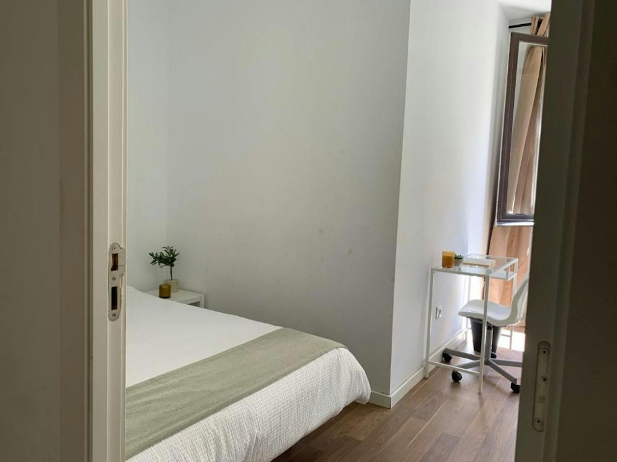 Calle de Valencia, Madrid preview