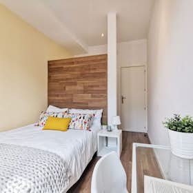 Private room for rent for €590 per month in Madrid, Calle de Valencia