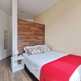 Private room for rent for €590 per month in Madrid, Calle de Valencia