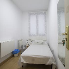 Private room for rent for €400 per month in Madrid, Calle de Atocha