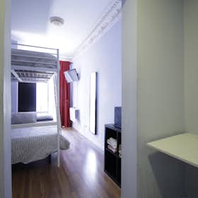 Private room for rent for €700 per month in Madrid, Calle de Atocha