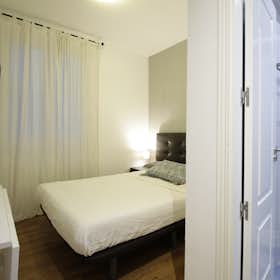 Private room for rent for €550 per month in Madrid, Calle de Atocha
