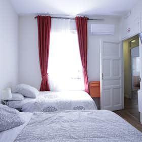 Private room for rent for €590 per month in Madrid, Calle de Atocha