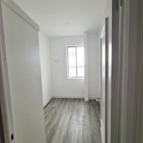 Apartment for rent for €1,250 per month in Madrid, Calle de Antonio Zamora