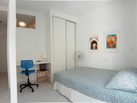 Studio for rent for €800 per month in Madrid, Calle de Antonio Zamora