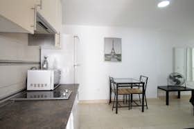 Apartment for rent for €1,300 per month in Madrid, Calle de Antonio Zamora