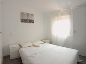 Private room for rent for €475 per month in Madrid, Calle de Antonio Zamora