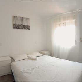 Private room for rent for €475 per month in Madrid, Calle de Antonio Zamora