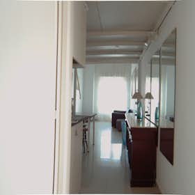 Apartment for rent for €1,450 per month in Madrid, Calle de Antonio Zamora