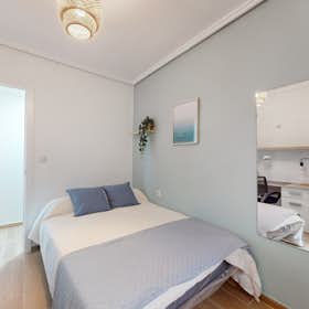 Private room for rent for €400 per month in Valencia, Avinguda de la Malvarrosa