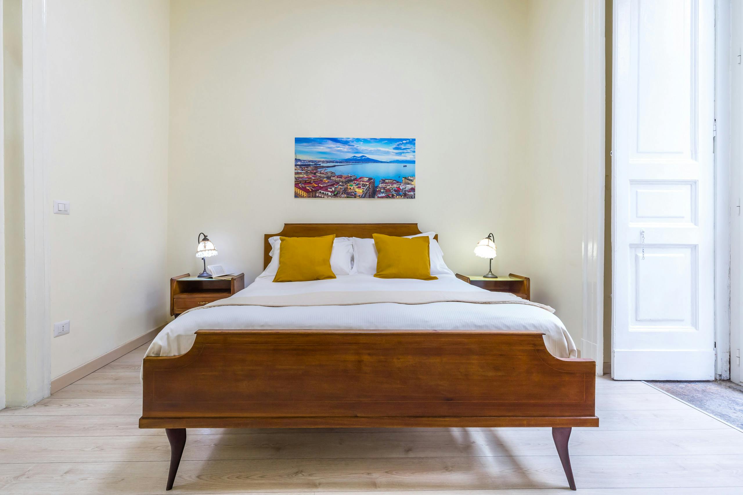 Via dei Carrozzieri a Monteoliveto, Naples