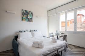 Apartament de închiriat pentru 1.400 EUR pe lună în Bologna, Galleria del Reno