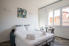 Квартира за оренду для 1 400 EUR на місяць у Bologna, Galleria del Reno