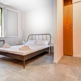 Apartment for rent for €1,400 per month in Bologna, Via Alessandro Tiarini