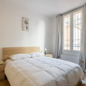 Apartment for rent for €1,500 per month in Bologna, Via Paglietta