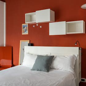 Apartment for rent for €1,800 per month in Bologna, Via Cesare Boldrini