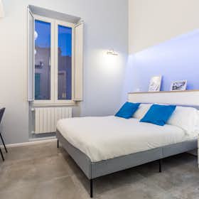 Apartment for rent for €2,300 per month in Naples, Via Domenico Fontana