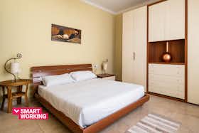 Appartement te huur voor € 1.350 per maand in Bologna, Viale della Repubblica