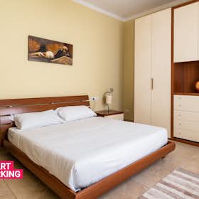 Appartement te huur voor € 1.350 per maand in Bologna, Viale della Repubblica