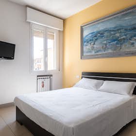 Apartment for rent for €1,450 per month in Bologna, Via Libero Bergonzoni