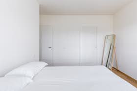 Apartment for rent for €1,550 per month in Bologna, Via Giorgio Bassani