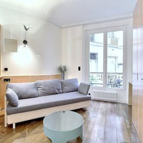 Studio for rent for €1,301 per month in Paris, Avenue de la République