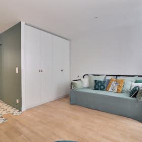 Studio for rent for €1,272 per month in Paris, Rue Claude Pouillet