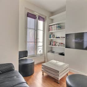 Apartment for rent for €2,968 per month in Paris, Rue de Chaillot