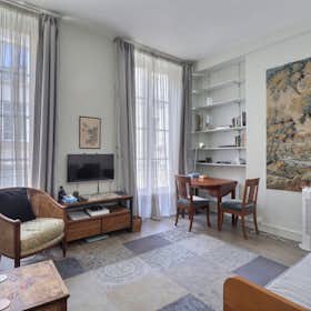 Studio for rent for €1,538 per month in Paris, Rue Sainte-Croix-de-la-Bretonnerie