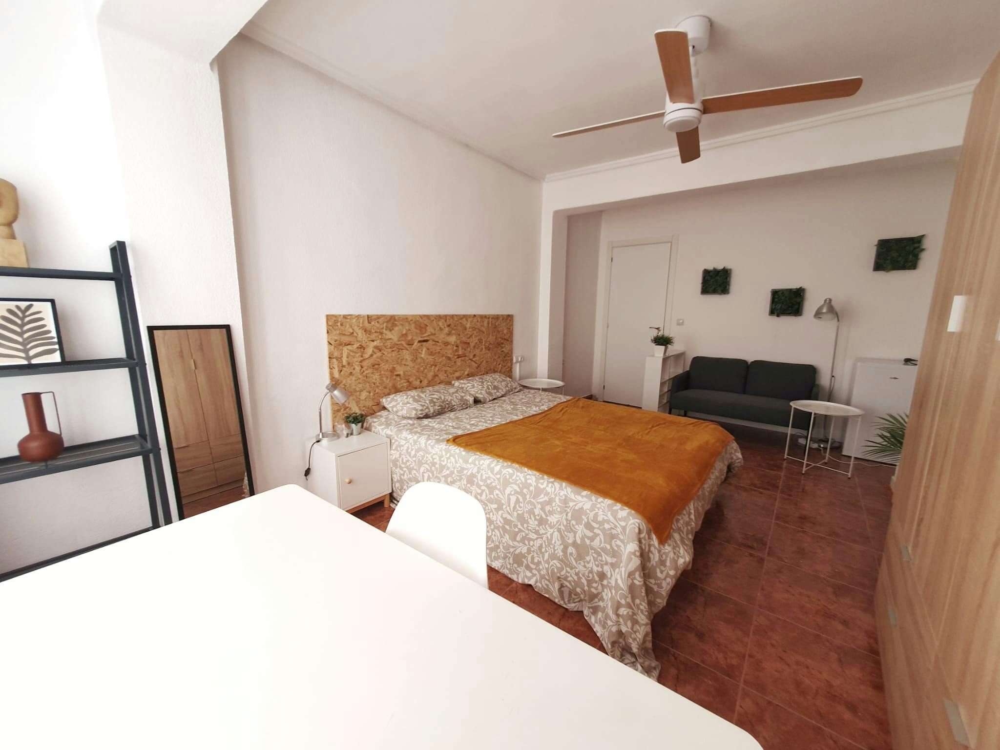 Private room for rent for €460 per month in Valencia, Carrer Mestre Valls
