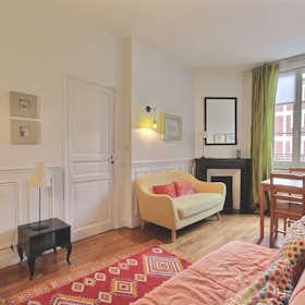 Apartment for rent for €1,624 per month in Paris, Rue de la Petite Pierre