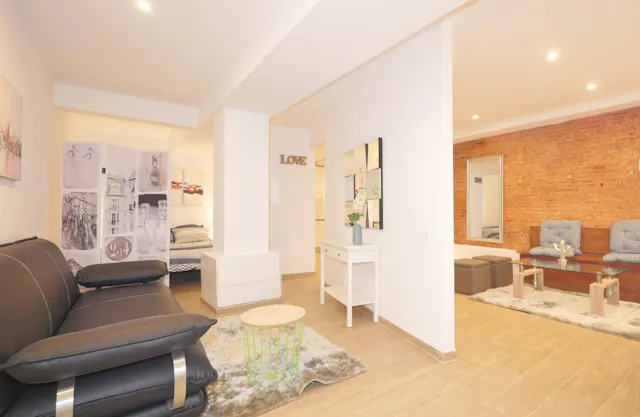 Apartment in Carrer de la Junta de Comerç, Barcelona (1375598) room image 1