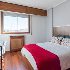 Private room for rent for €640 per month in Madrid, Avenida de Menéndez Pelayo