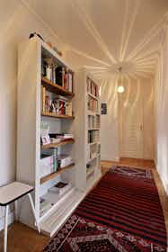 Apartment for rent for €2,438 per month in Paris, Rue Santerre