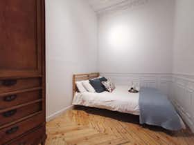 Private room for rent for €610 per month in Madrid, Calle de Preciados