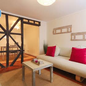 Apartment for rent for €1,884 per month in Lisbon, Rua de Santo António da Glória