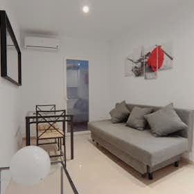 Apartment for rent for €780 per month in Madrid, Calle de Antonio Prieto