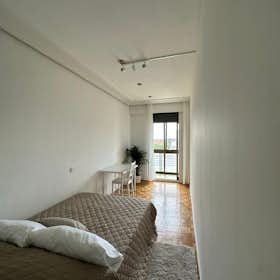 Private room for rent for €530 per month in Madrid, Calle de Marcelo Usera