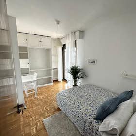 Private room for rent for €540 per month in Madrid, Calle de Marcelo Usera