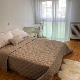 Private room for rent for €530 per month in Madrid, Calle de Marcelo Usera