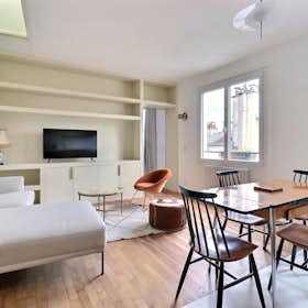 Apartment for rent for €2,376 per month in Paris, Rue d'Aboukir